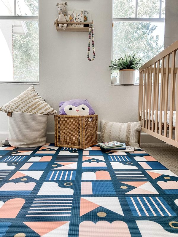 Ofie Mat, soft baby play mat, reversible & non-toxic by Little Bot Baby (candy bar + country road, Large) - 画像 (6)